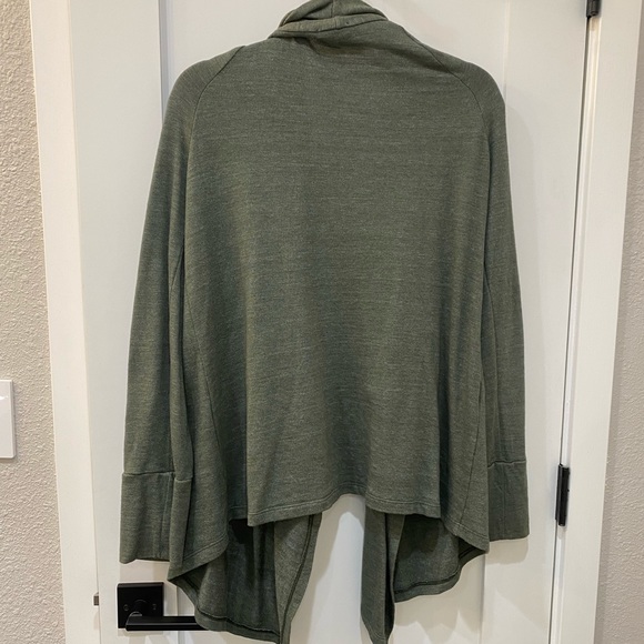Splendid waterfall front cardigan in olive green, Sz L. - Picture 3 of 5
